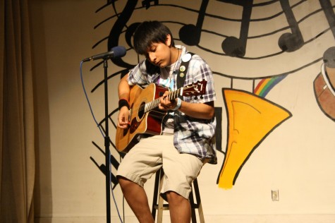 Hear my Voice was an event created by the Daniel Pearl Magnet’s Be More Heroic team in an effort to let students voices be heard through song, poem and much more. Here is senior Kevin Rodriguez playing his guitar.