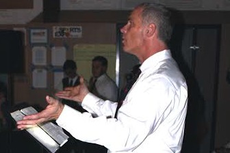 Music teacher Wes Hambright conducts the choir at the Daniel Pearl World Music Day performance on Oct. 28. 