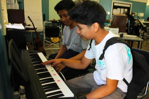 Junior Ryan Ilano and freshman Ivan Catalan work on their keyboard skills during keyboarding class. Due to a decrease in enrollment, no music classes will be offered next semester. In order to bring back music, the school enrollment needs to increase until the school has enough students to gain back music teacher Wes Hambright.