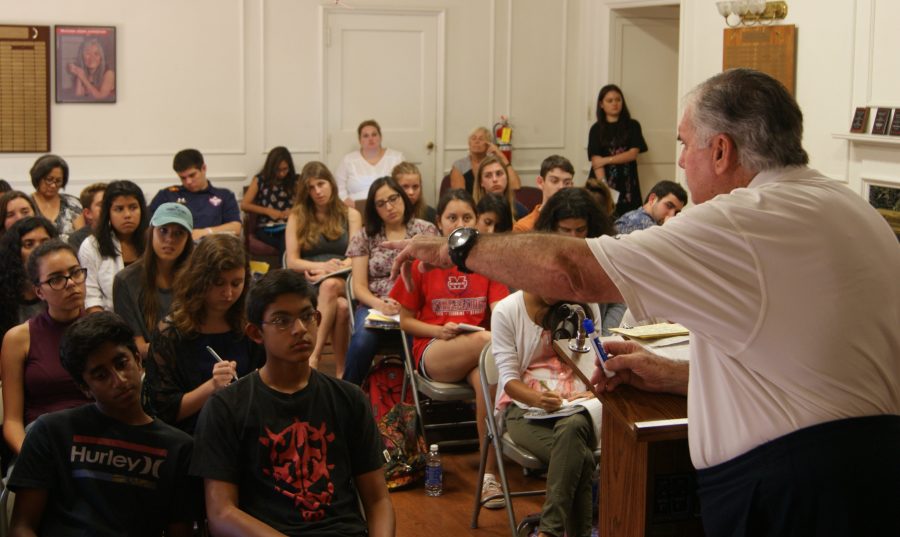 Retired Long Beach polie officer and now part time administration of justice professor at LBCC lectures a group of young journalist at the Newspaper2 workshop