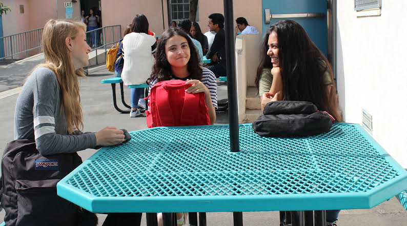 Freshmen Julianna Prystupa, Tzlil Pinhassi and Sara Marquez get to know each other during lunch on the first day of school.