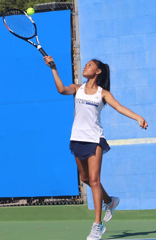
Varsity player Daniela Dixon sets the ball during the second match of the tennis preseason on Aug. 23 against John Marshall High school.