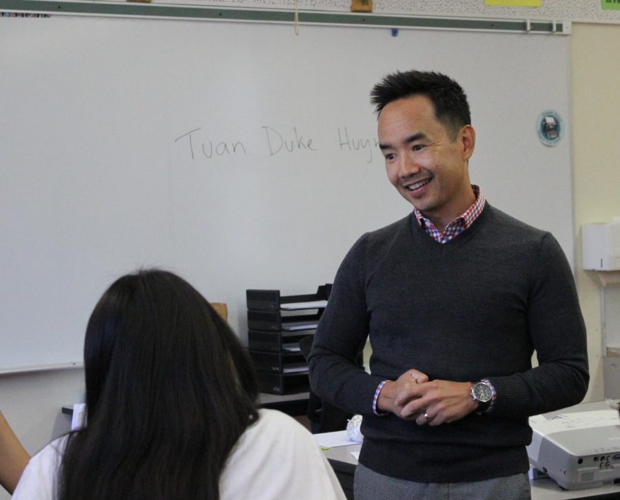 New math teacher Tuan Duke Huynh interacts with students on the first day of school during Period 6 on Aug. 20.
