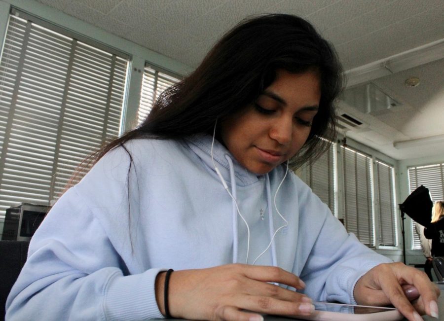 Junior Sara Marquez listens to music while studying on Dec. 10.