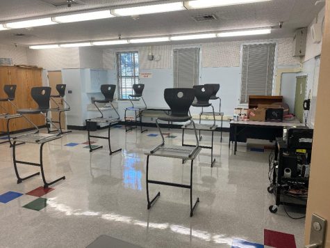 In preparation to hopefully come back next semester, DPMHS has changed its interior to safely follow COVID-19 protocols. The schools had decreased the amount of seatings in a classroom and added stickers to indicate social distancing.  