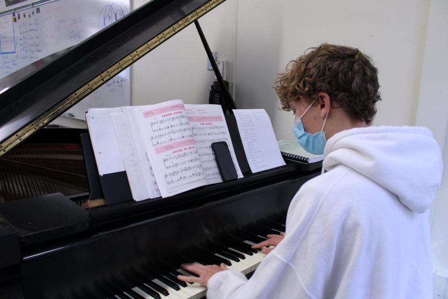 Senior Spencer Vance practices during lunch on Oct. 6 for his piano solo of Rachmaninoff’s “Prelude.”