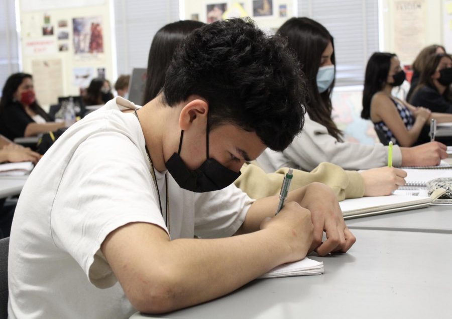 Sophomore Andres Alfaro takes notes during a presentation in Francisco Ortegas third period AP World History class. AP World History is a year-long course and will continue next semester.