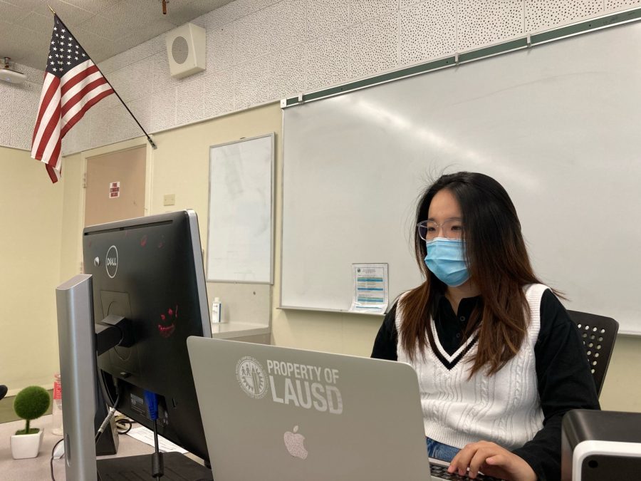 Math teacher Lori Seo teaches her Algebra 2 class during the fall semester.