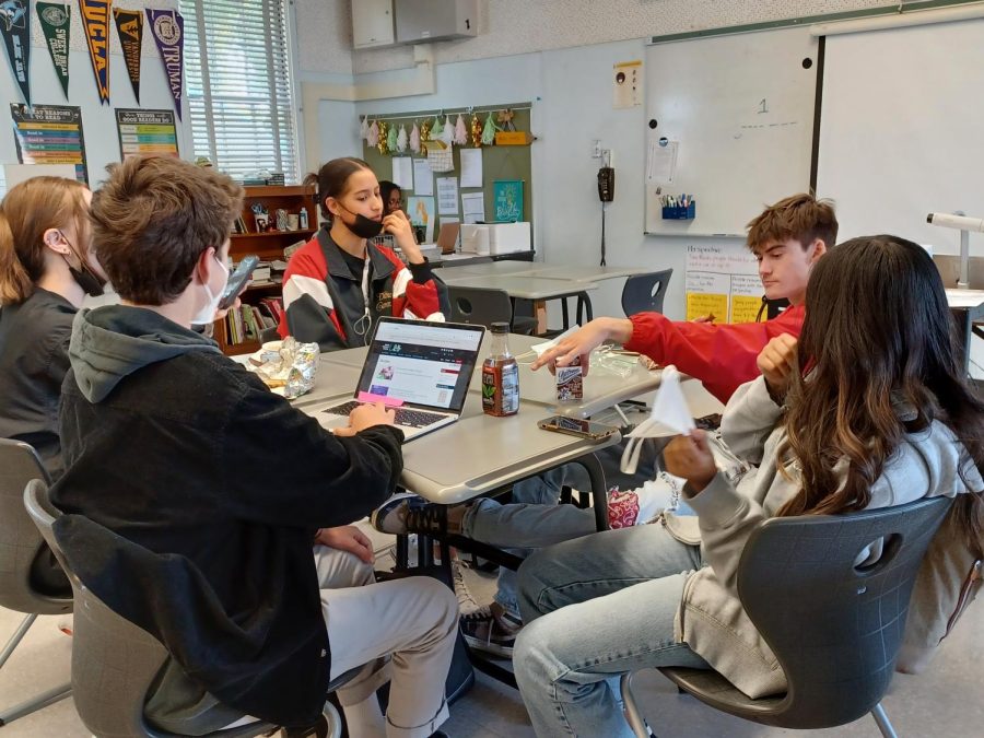 JSA Club President Branden Gerson and Vice President Rochelle Polushkin speak to club members Tia Jarrett, Antonio Bedon and Chareena Pascua about Jewish culture. 