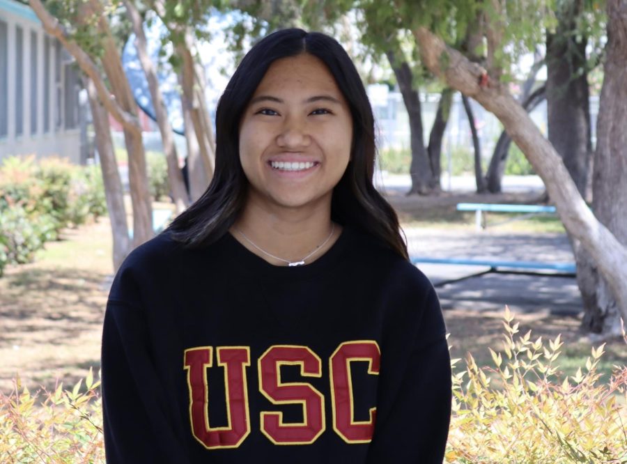 Valedictorian Chareena Pascua anticipates entering University of Southern Cali-
fornia and appreciates the support she has received from teachers. “They all helped
me through it and I would say I was very thankful for all of them,” Pascua said.