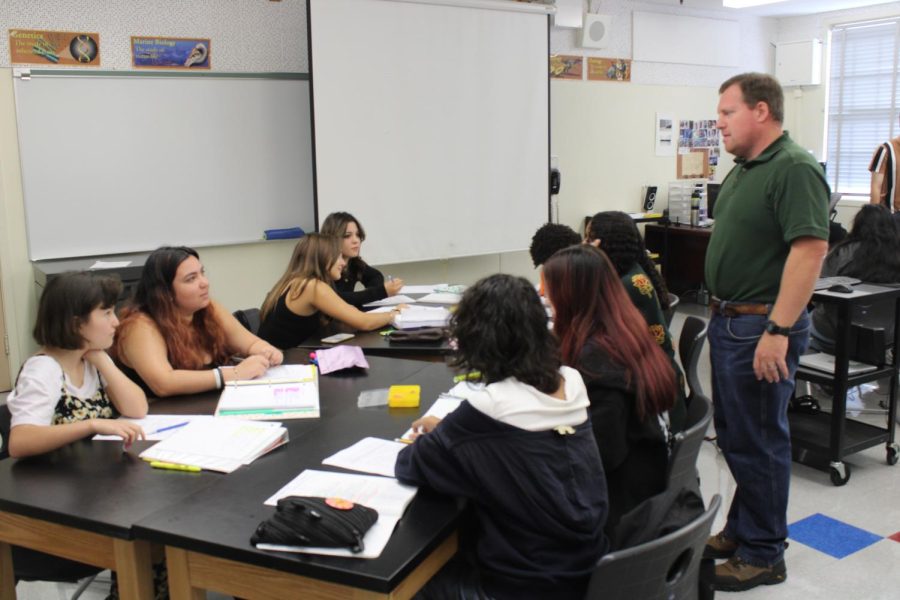 Students in James Morrisons biology class participate in an observation lab on Aug. 17. 