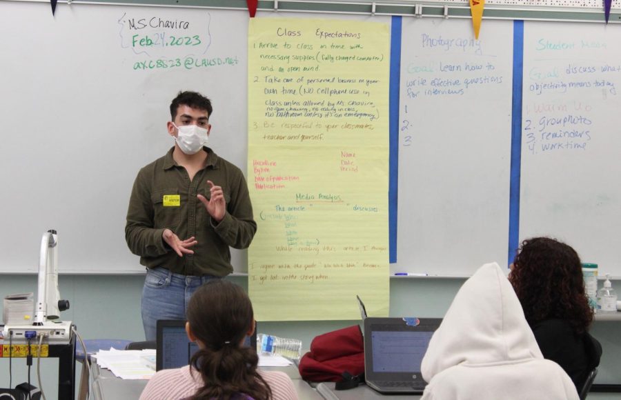 Daniel Pearl Magnet High School alumnus Jose Herrera talks to
journalism teacher Adriana Chavias fourth period class about his
experience as a journalist. 