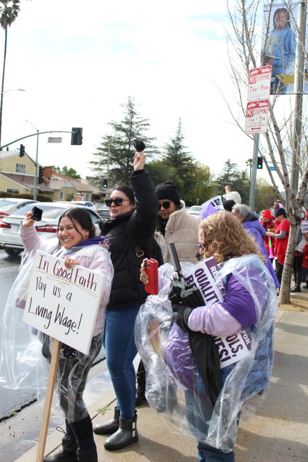 Workers in the Service Employees International Union (SEIU) Local 99 picket on March 21, the second day of the SEIU Local 99 strike, in search of higher wages, additional benefits and better working conditions. LAUSD and SEIU have made a tentative deal that will be voted on for ratification by union members in early April. 