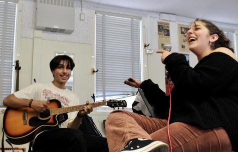 Freshman Sebastian Olfatmanesh and sophomore Leeron Nakash rehearse Free Fallin by Tom Petty and the Heartbreakers on April 25.
