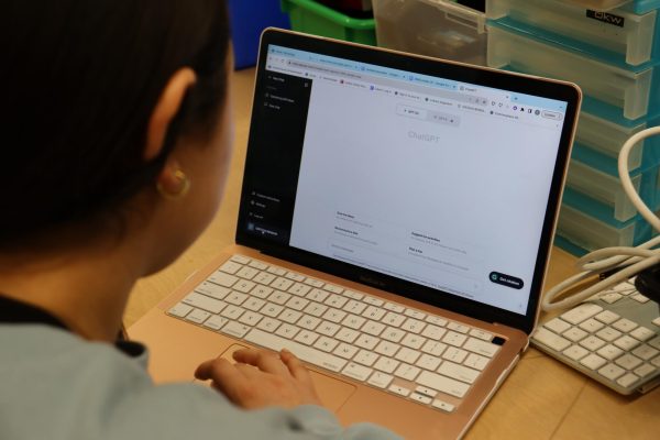 Senior Cynthia Rendon uses ChatGPT for an assignment in her first period video production class. ChatGPT is an AI program used in video production class to help students write scripts due to it being a generative language.