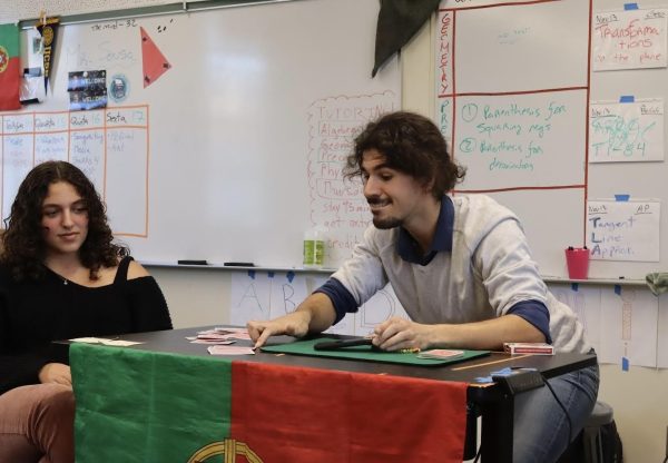 Math teacher Gonçalo Sousa performs a magic trick for his period 3 precalculus class as junior Leeron Nakash observes on Nov. 17. Students watched the magic show the day before they left for Thanksgiving break. 