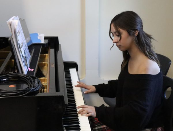 Senior Alejandra Iniguez practices piano during a winter concert rehearsal on Dec. 4. 