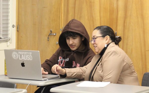 Senior Leonardo Ordonez works with guidance counselor Martina Torres during a college application workshop on Nov. 29. Torres held multiple workshops during and after school throughout November to assist students with the process.