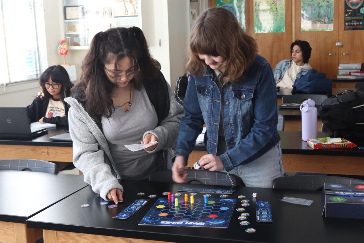 Sophomores Ariana Lopez and Serena Elkins play Brain Games: The Game on Feb. 8. Due to a power outage, they were not able to log onto their AP World History course taken through the online learning program Edgenuity.